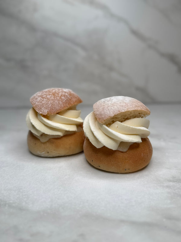 Små vetesemlor fotade från sidan